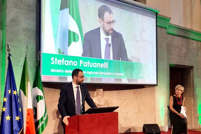 Patuanelli ad Assemblea Cia: garantire reddito ad agricoltori e attrarre giovani
