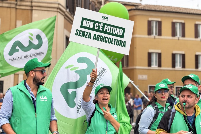 Cia in piazza a Montecitorio. I conti non tornano se la nuova Pac divide giovani e anziani